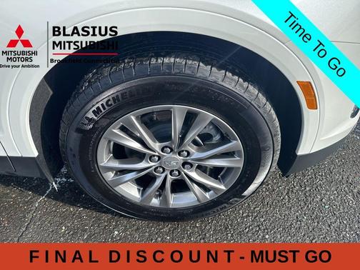 Crystal White Tri-Coat 2023 Cadillac XT5 Premium Luxury