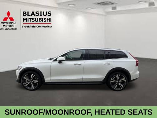 2025 Volvo V60 Cross Country B5 Plus