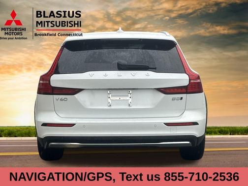 2025 Volvo V60 Cross Country B5 Plus