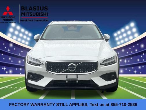 2025 Volvo V60 Cross Country B5 Plus