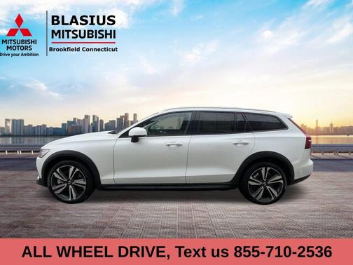 2025 Volvo V60 Cross Country B5 Plus