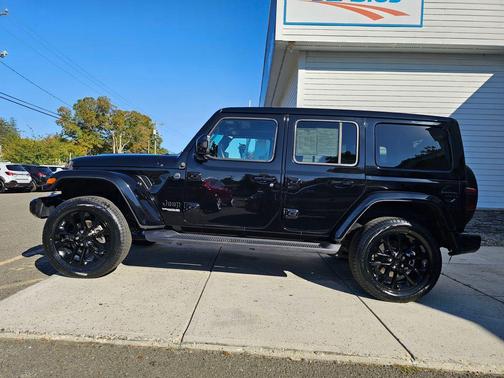 2021 Jeep Wrangler Unlimited Sahara Altitude