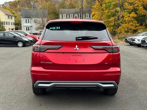 Diamond Red 2025 Mitsubishi Outlander SE