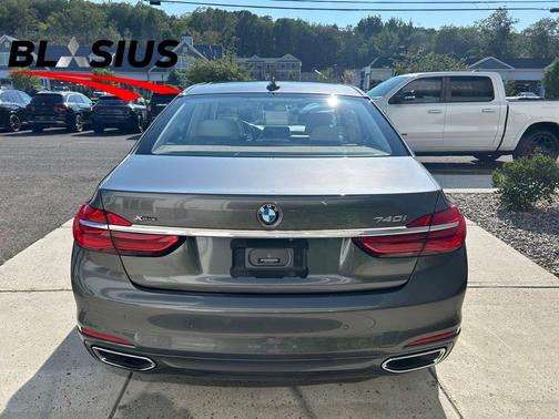 2018 BMW 740 i xDrive