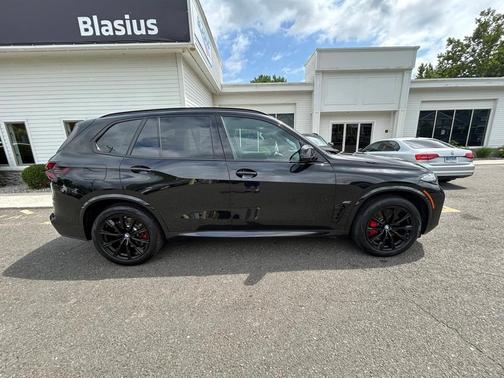 2024 BMW X5 M60i