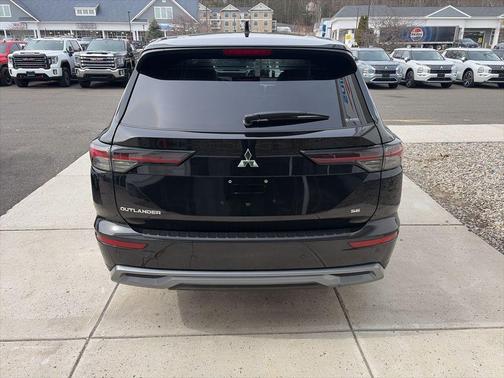 Black Diamond 2026 Mitsubishi Outlander SE
