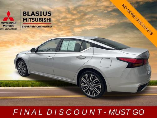 Brilliant Silver Metallic 2023 Nissan Altima 2.5 SL