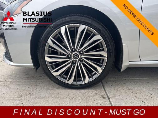 Brilliant Silver Metallic 2023 Nissan Altima 2.5 SL