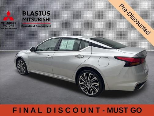 Brilliant Silver Metallic 2023 Nissan Altima 2.5 SL