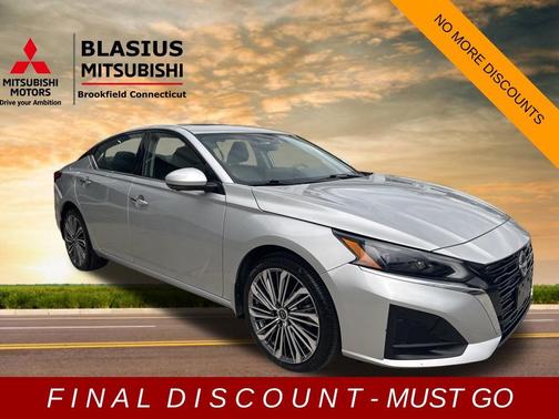 Brilliant Silver Metallic 2023 Nissan Altima 2.5 SL