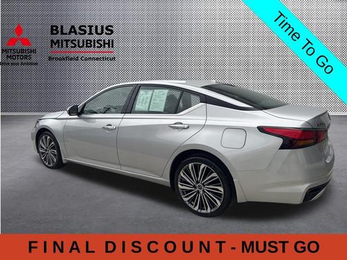 Brilliant Silver Metallic 2023 Nissan Altima 2.5 SL