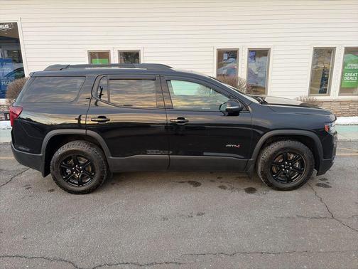 2023 GMC Acadia AT4