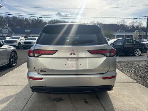 Alloy Silver Metallic 2025 Mitsubishi Outlander PHEV ES