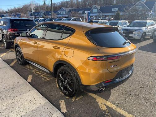 Gold 2024 Dodge Hornet R/T