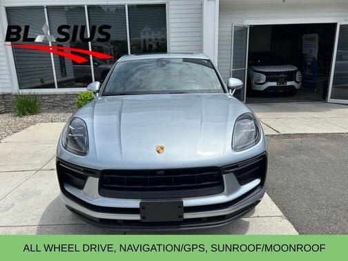 2022 Porsche Macan Base