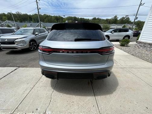 2022 Porsche Macan Base