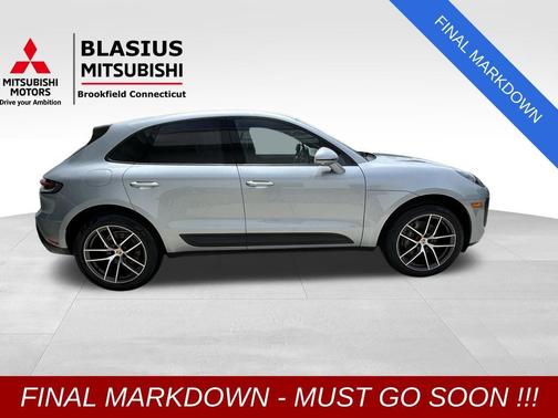 2022 Porsche Macan Base