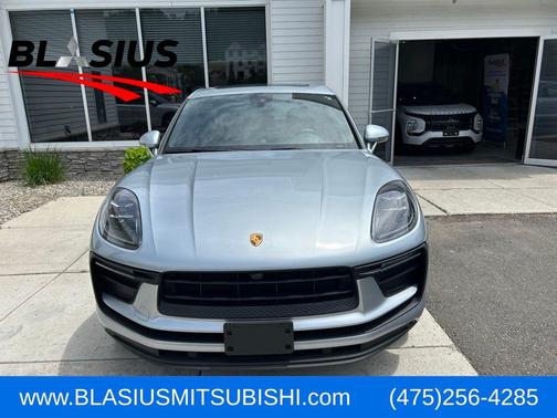 2022 Porsche Macan Base