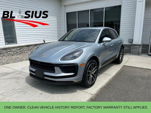 2022 Porsche Macan Base