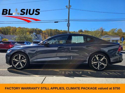 2023 Volvo S60 B5 Plus Dark Theme