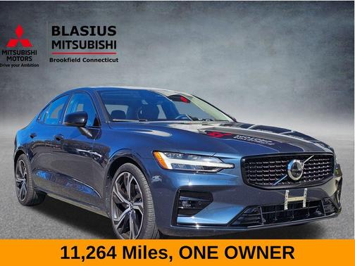 2023 Volvo S60 B5 Plus Dark Theme