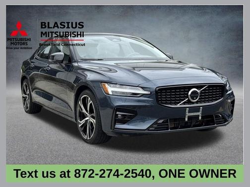 2023 Volvo S60 B5 Plus Dark Theme