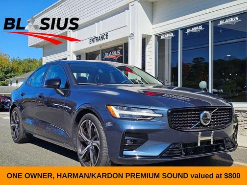 2023 Volvo S60 B5 Plus Dark Theme
