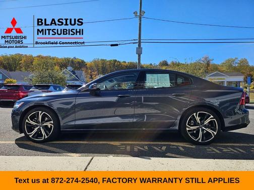 2023 Volvo S60 B5 Plus Dark Theme