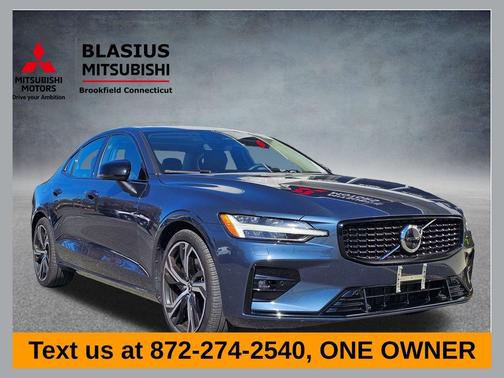 2023 Volvo S60 B5 Plus Dark Theme