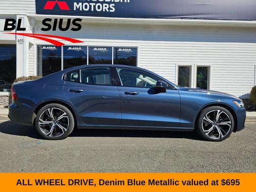 2023 Volvo S60 B5 Plus Dark Theme