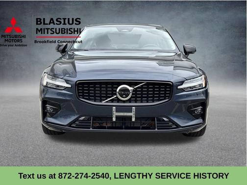 2023 Volvo S60 B5 Plus Dark Theme