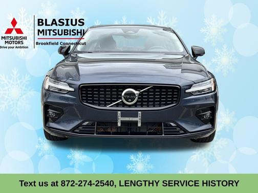 2023 Volvo S60 B5 Plus Dark Theme