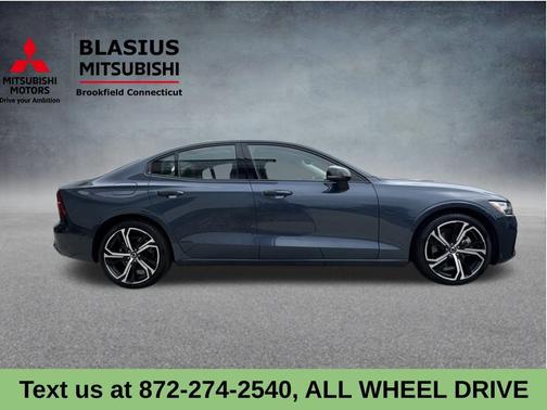 2023 Volvo S60 B5 Plus Dark Theme