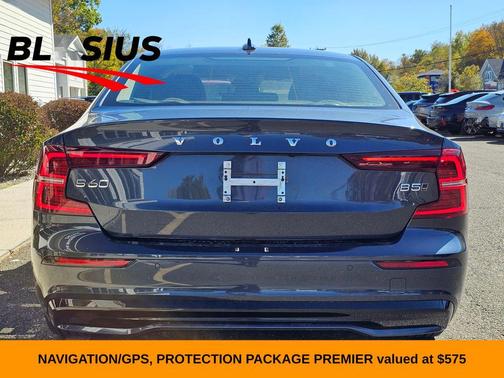 2023 Volvo S60 B5 Plus Dark Theme