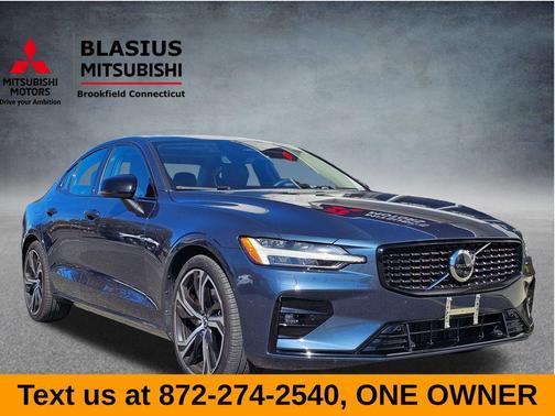 2023 Volvo S60 B5 Plus Dark Theme