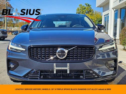 2023 Volvo S60 B5 Plus Dark Theme