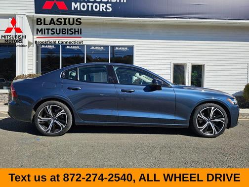 2023 Volvo S60 B5 Plus Dark Theme