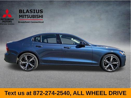 2023 Volvo S60 B5 Plus Dark Theme