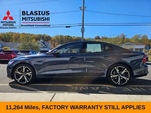 2023 Volvo S60 B5 Plus Dark Theme