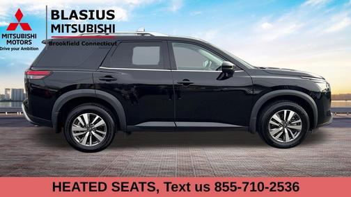 2023 Nissan Pathfinder SL