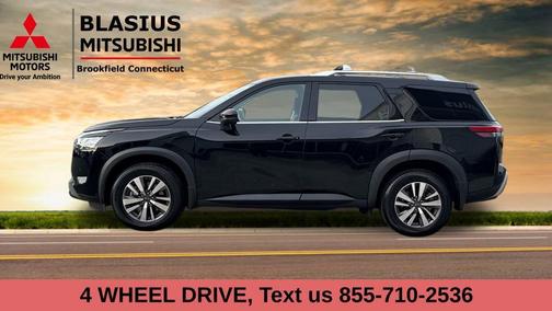 2023 Nissan Pathfinder SL