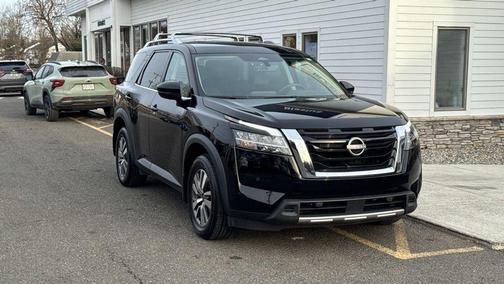 2023 Nissan Pathfinder SL