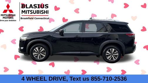 2023 Nissan Pathfinder SL