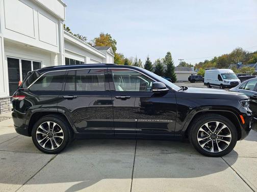 2022 Jeep Grand Cherokee Overland