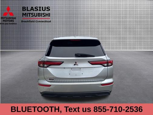Silver 2022 Mitsubishi Outlander ES