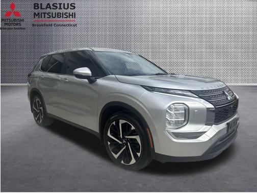 Silver 2022 Mitsubishi Outlander ES