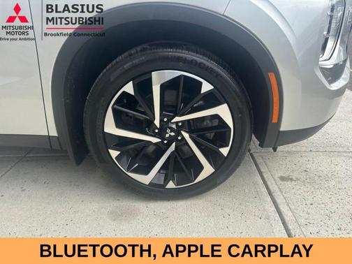 Silver 2022 Mitsubishi Outlander ES