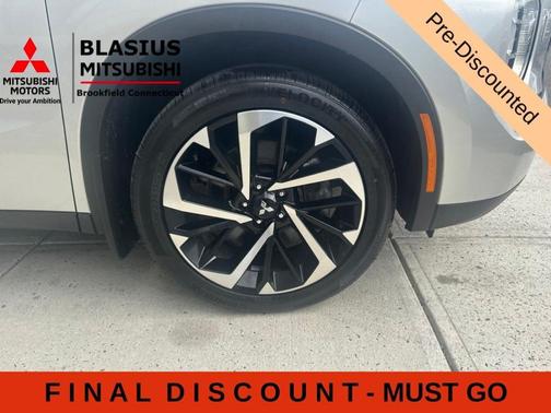 Silver 2022 Mitsubishi Outlander ES