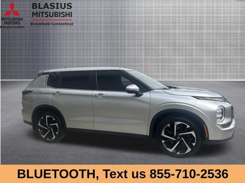 Silver 2022 Mitsubishi Outlander ES