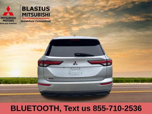 Silver 2022 Mitsubishi Outlander ES